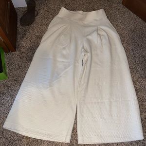Lululemon textured wide leg-highrise cropped pants